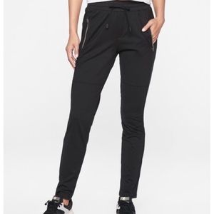 ATHLETA HILLTOP JOGGER IN BLACK SIZE MEDIUM Athleisure Streetwear Minimalist